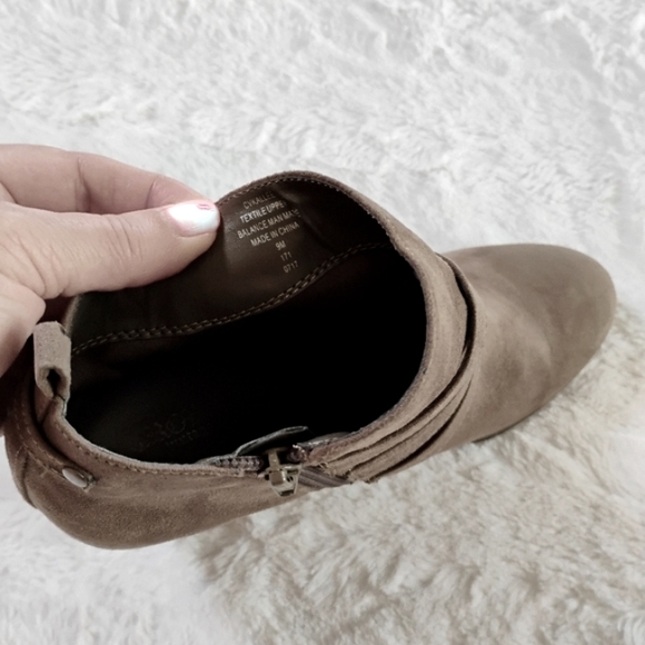 Crown Vintage Kallee Buckle Booties - Picture 8 of 9